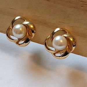 Pearl Gold Knot Clip On Earrings
